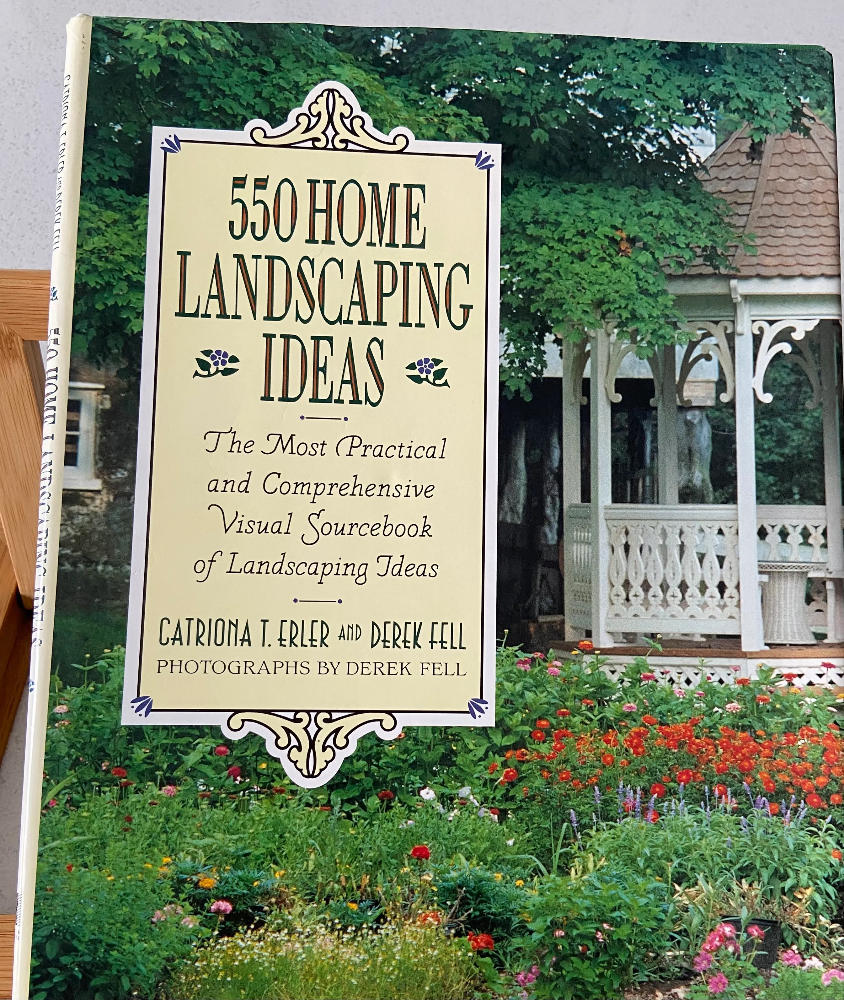 550 Home Landscaping Ideas: The Most Practical and Comprehensive visual Sourcebook of Landscaping Ideas