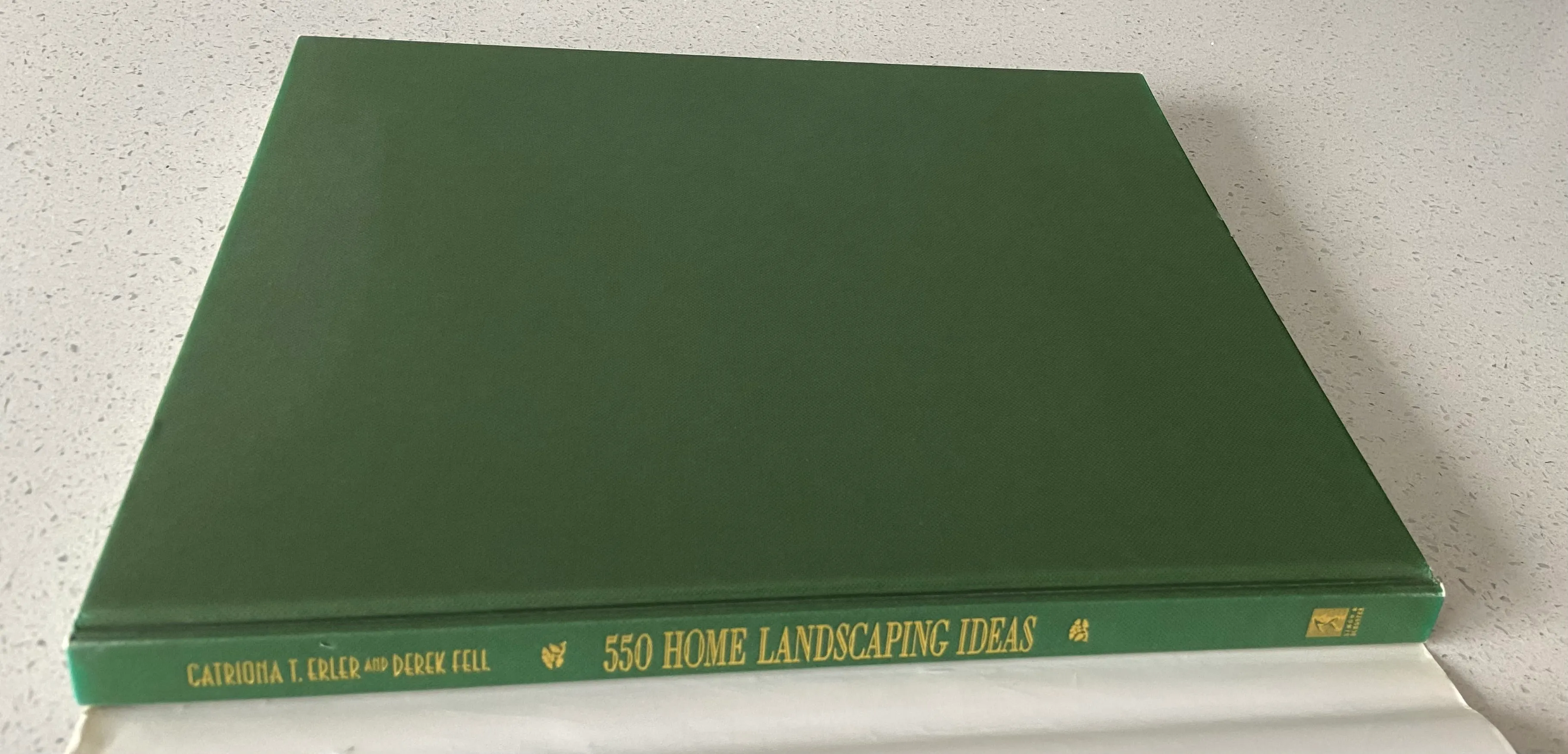 550 Home Landscaping Ideas: The Most Practical and Comprehensive visual Sourcebook of Landscaping Ideas - Image 2