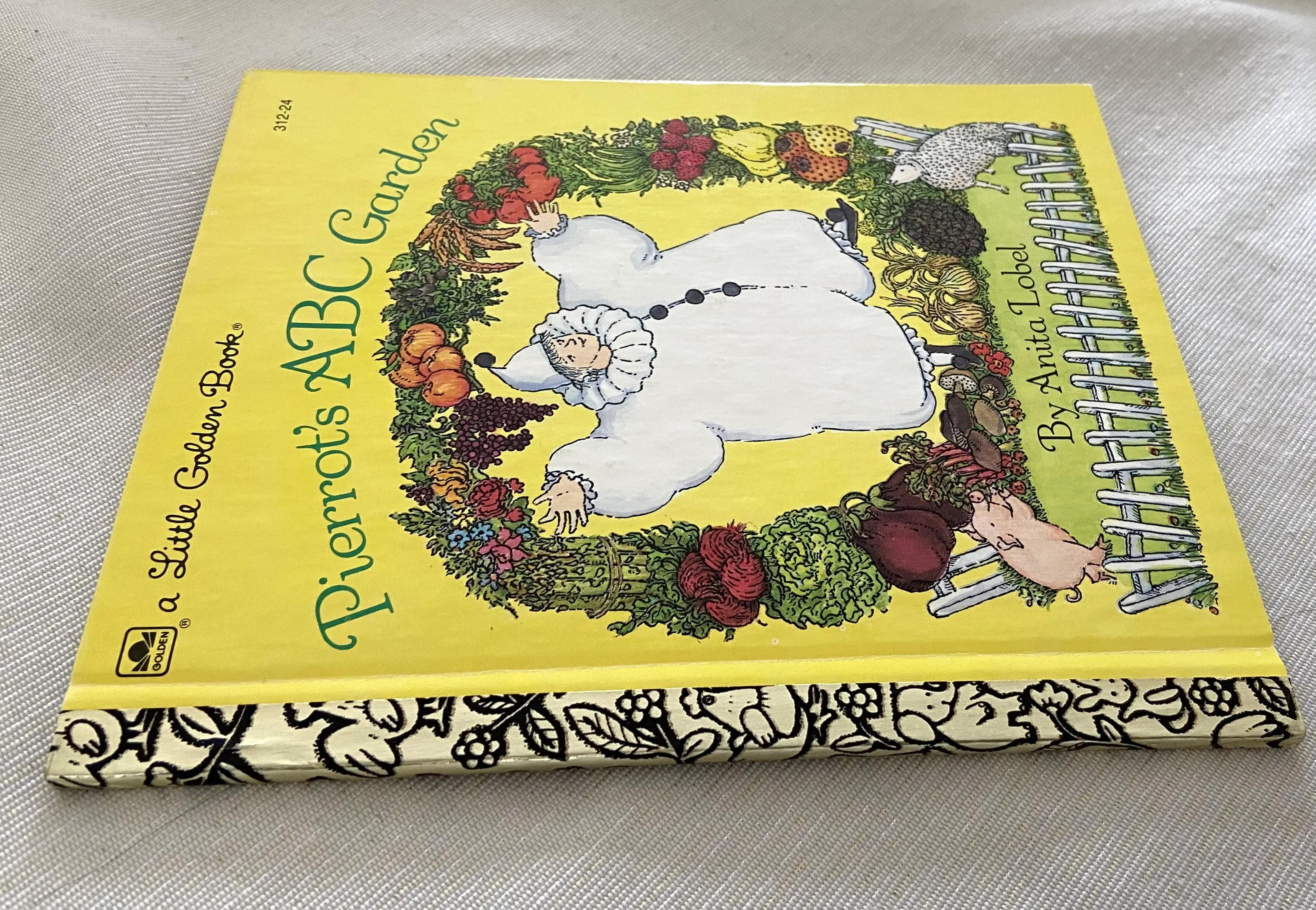 Pierrot's ABC Garden (Little Golden Book) - Image 2