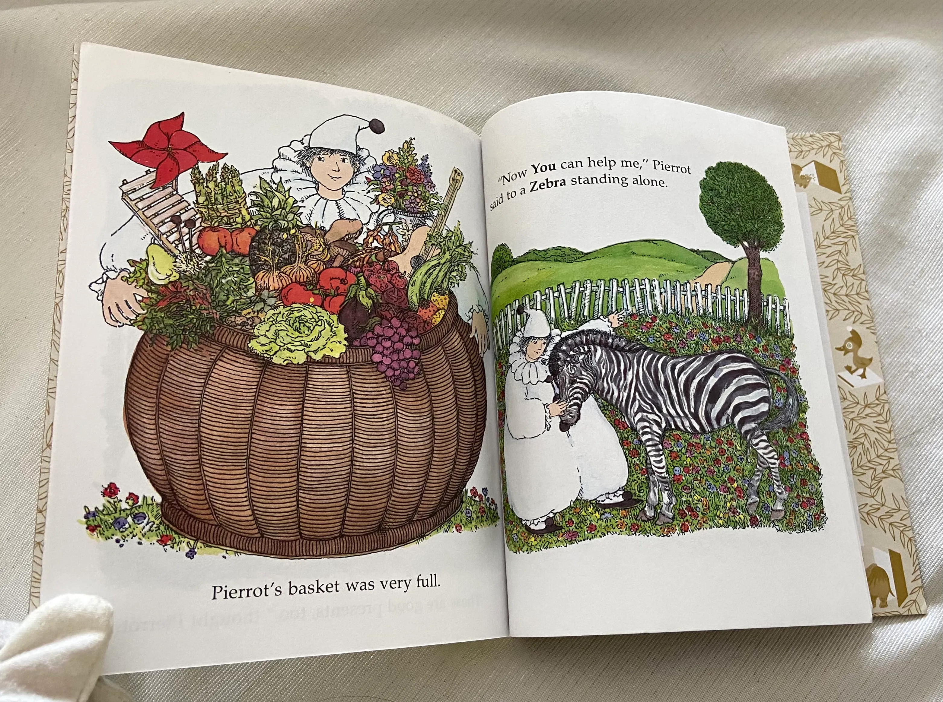 Pierrot's ABC Garden (Little Golden Book) - Image 4