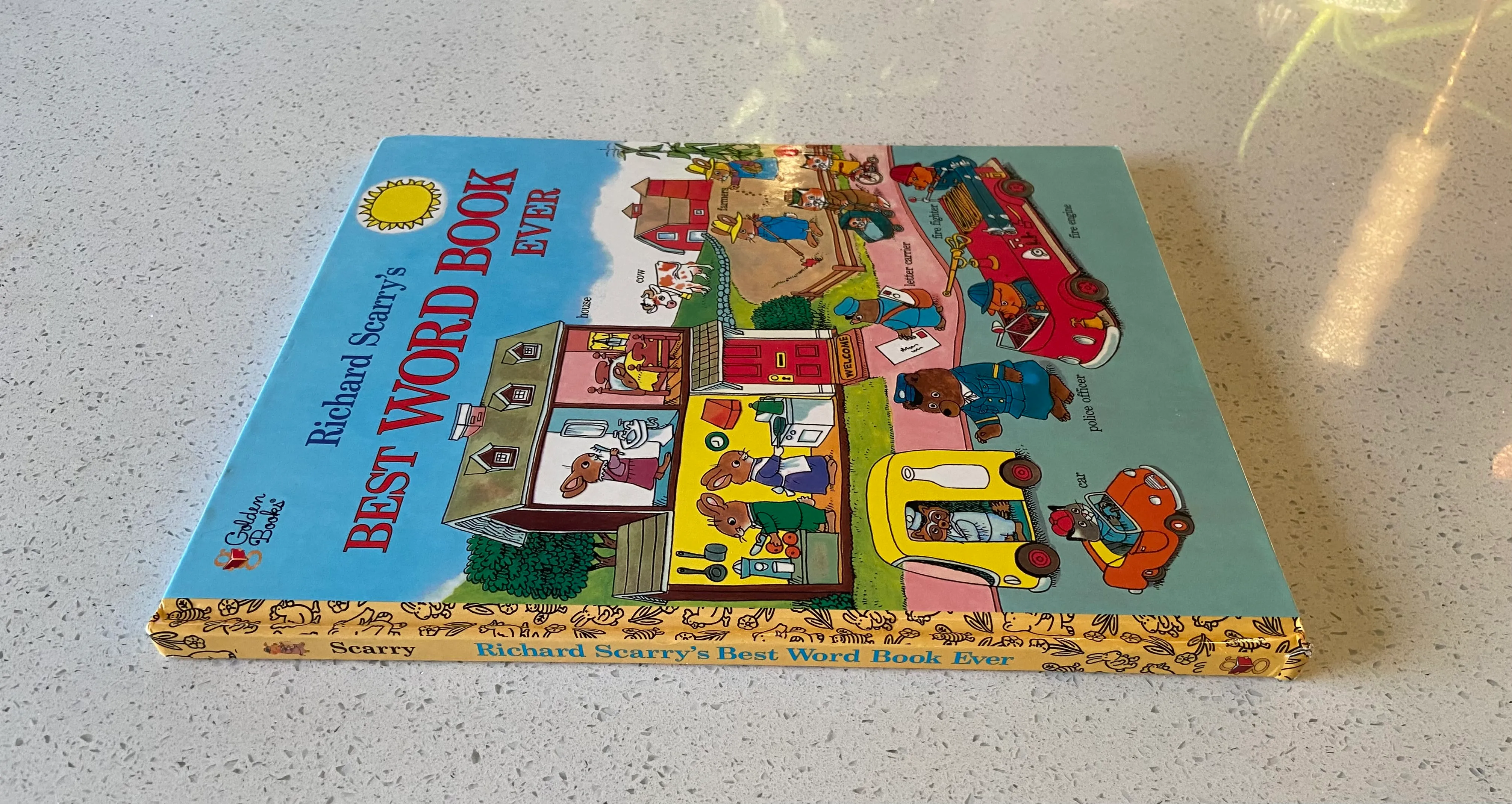 Richard Scarry's Best Word Book Ever (Giant Golden Book) - Image 3