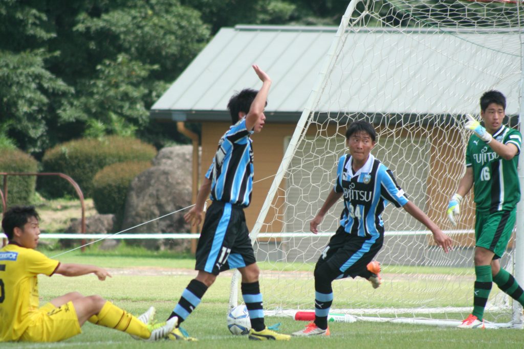 両チーム力が入った攻防を繰り広げた