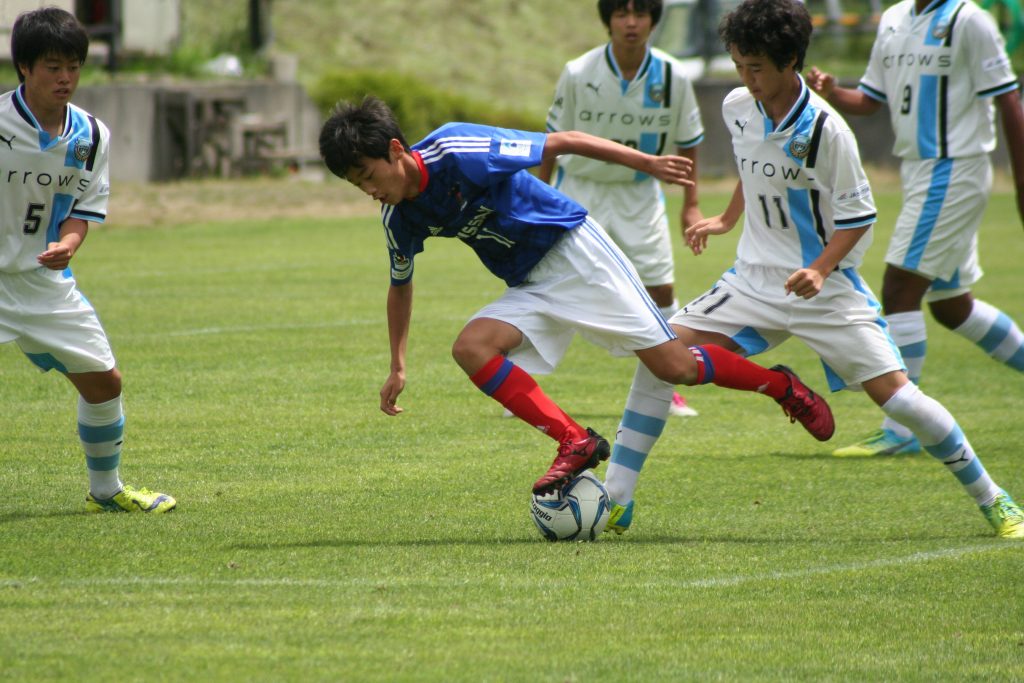 有田恵人選手と森璃太選手。攻守に右サイドで好連係を見せた