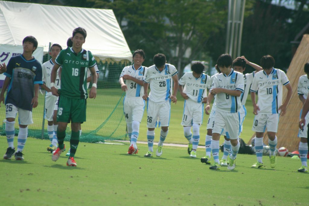 試合を前にサポーターや家族のもとへ