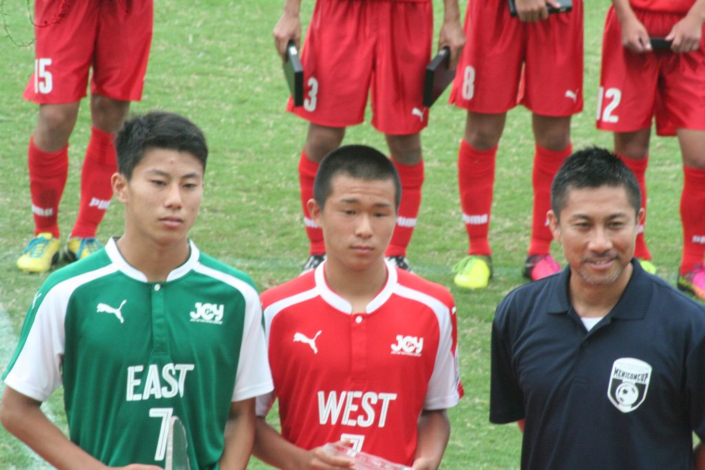 敢闘賞に選ばれた柏レイソルの細谷真大選手、ガンバ大阪の食野壮磨選手