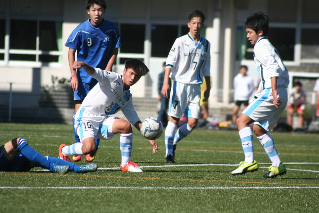 攻勢を受けるも栗田悠巨選手らが体をはって対応