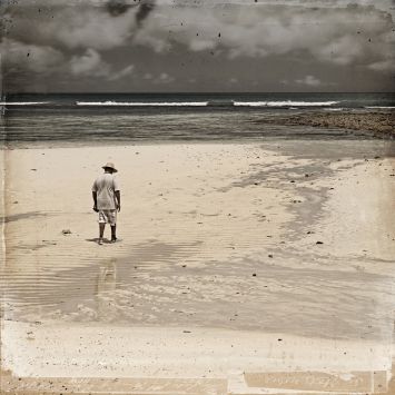 Thierry Boitier - Man on beach