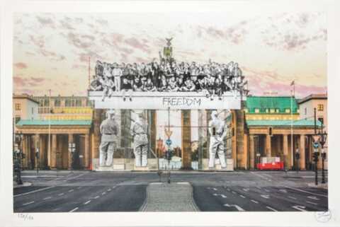 JR - Giants, Brandenburg Gate, September 27, 2018, 18h55, © Iris Hesse, Ullstein Bild, Roger-Viollet, Berlin, Germany, 2018