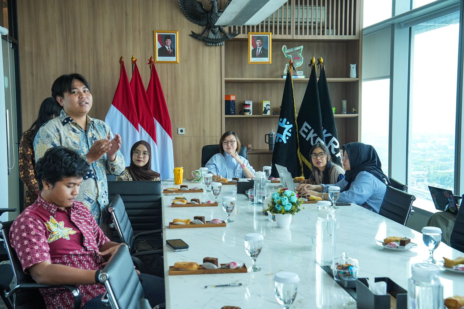 - Pemerintah mendukung penguatan ekosistem industri animasi nasional agar lebih memperluas jangkauan pasar. Kementerian Ekonomi Kreatif (Kementerian Ekraf) yang memang memberikan perhatian pada hal ini turut mengarahkan lewat penguatan kolaborasi lintas sektor.