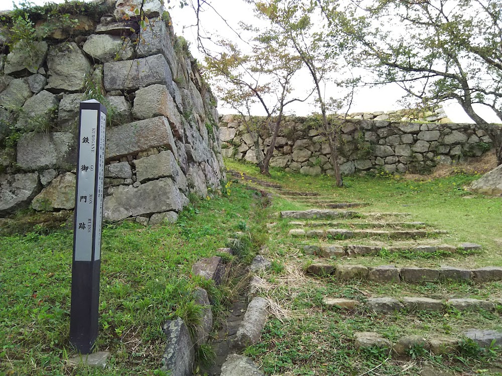 Minatoyama Park (Yonago Castle Ruins)