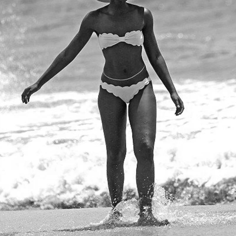 Visual example of Dramatic Classic body shape