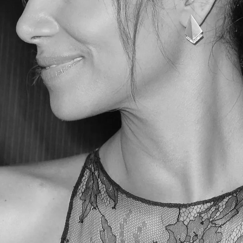 Visual example of Soft Gamine jawline