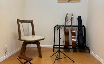 アウラ音楽院 ギター 学芸大学教室のサムネイル画像 4