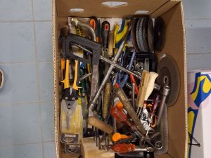 #44 7 laatikkoa sekalaista tavaraa