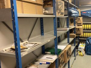 Metallinen varastohyllykkö