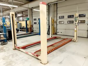 Nelipilarinosturi Stertil Koni KO-4025 2500kg