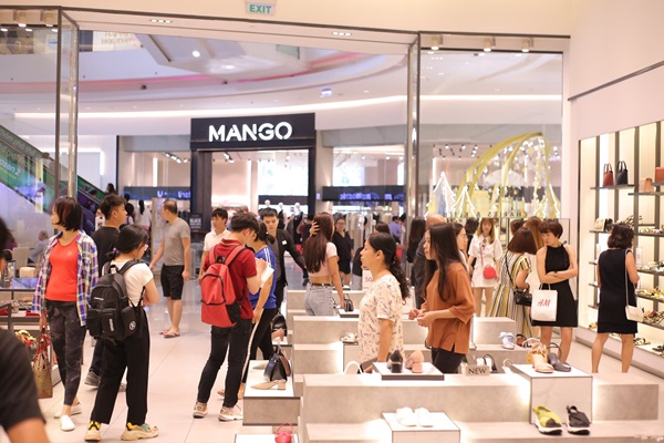 Giảm giá khủng đến nửa đêm - Ưu đãi lên đến 80% các thương hiệu nổi tiếng Crescent Mall, kinhtethoidai, kinhtethoidai.vn, kinh tê thời đại, kinh te thoi dai