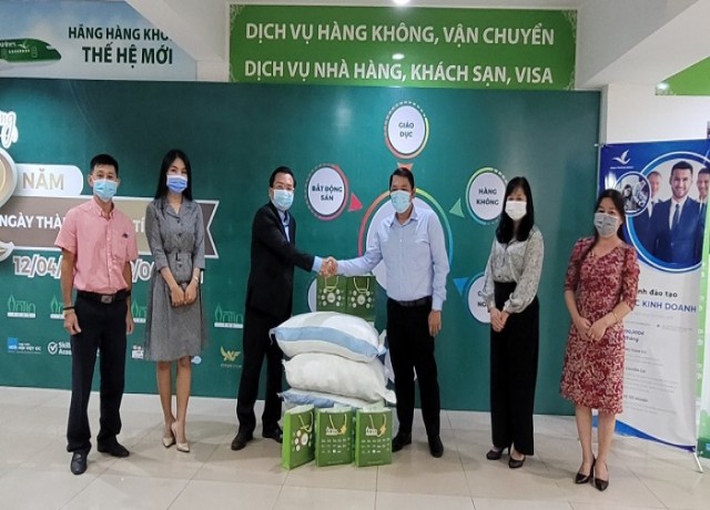 An Tín Group gửi tặng gạo đến các nơi cách ly tại Quận 4 ngày 22/6/2021.