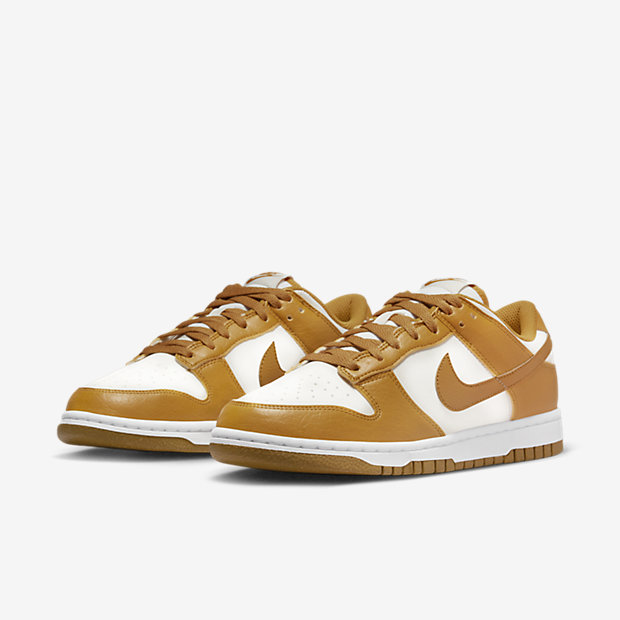 Dunk Low Next Nature Gold Suede (ウィメンズ) [4]