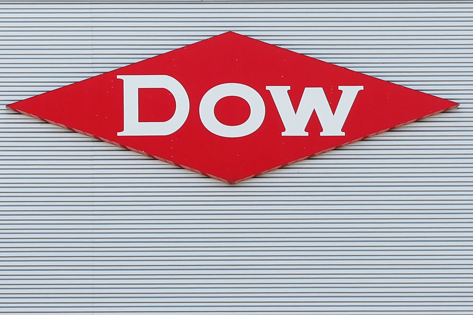 Dow to Slash 4,500 Jobs in Aggressive Shift Toward AI and Automation