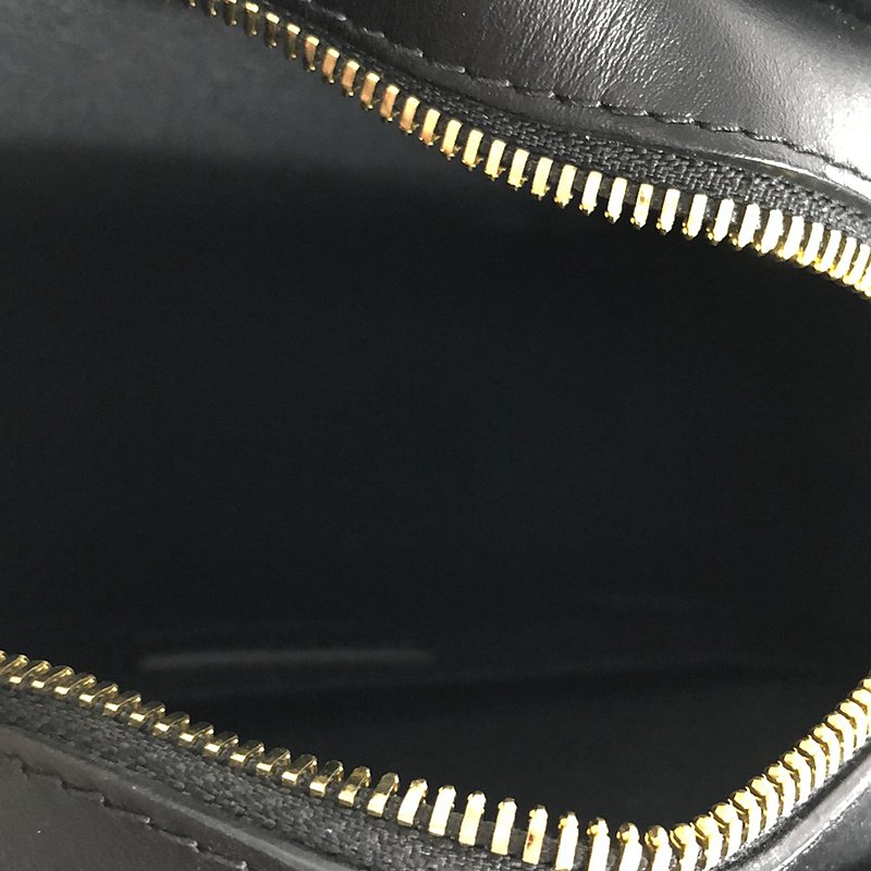 A.P.C. / アーペーセー レザー ハーフムーン ショルダーバッグ