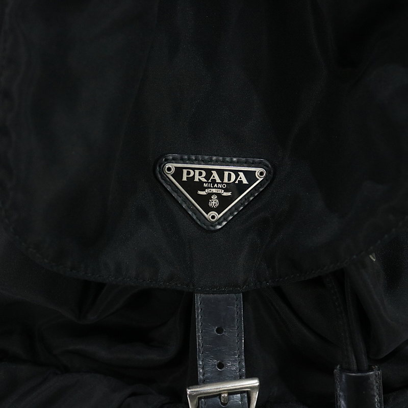 PRADA / プラダ ロゴプレート付きナイロンリュック