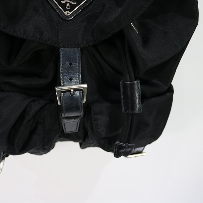 PRADA / プラダ ロゴプレート付きナイロンリュック