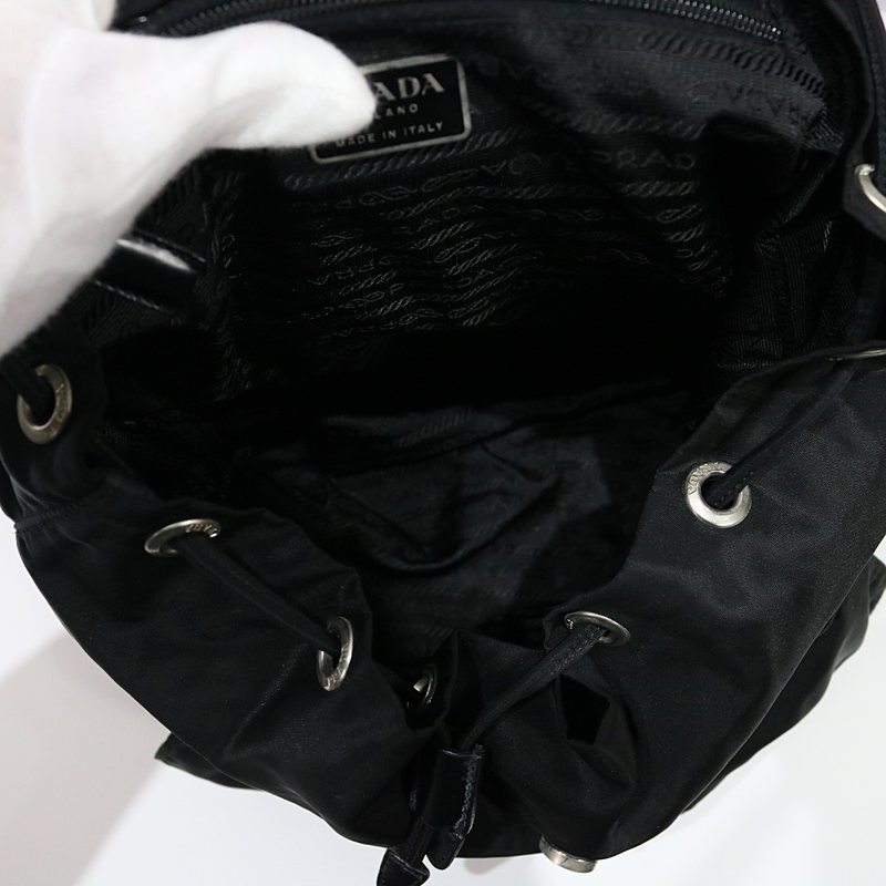 PRADA / プラダ ロゴプレート付きナイロンリュック