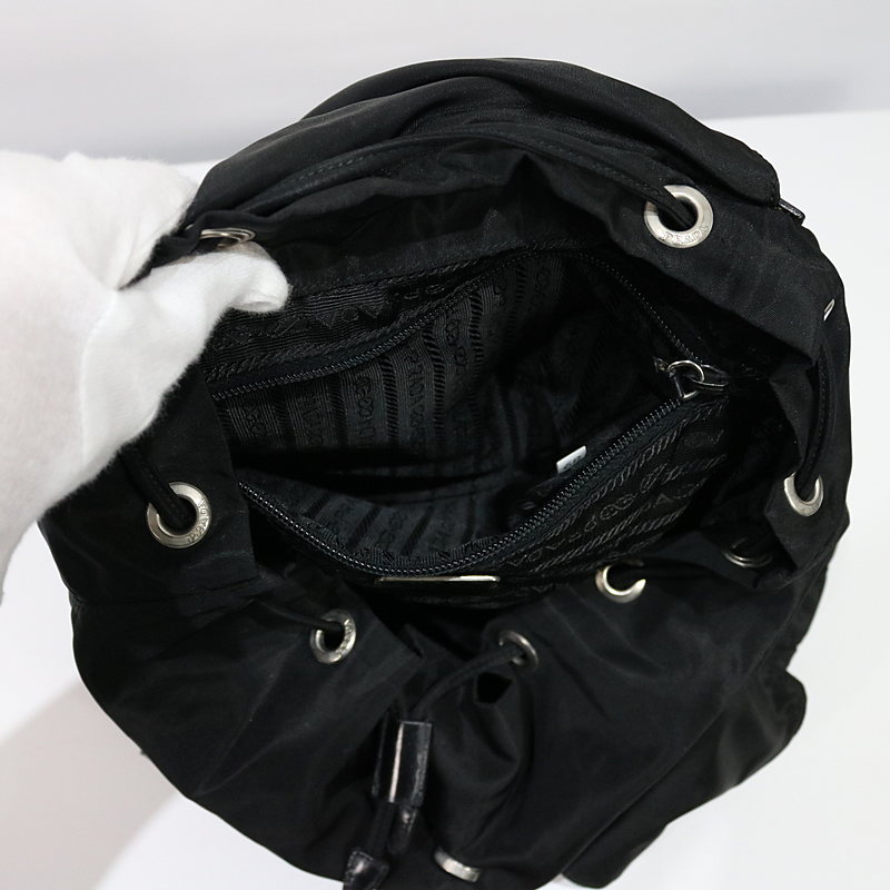 PRADA / プラダ ロゴプレート付きナイロンリュック