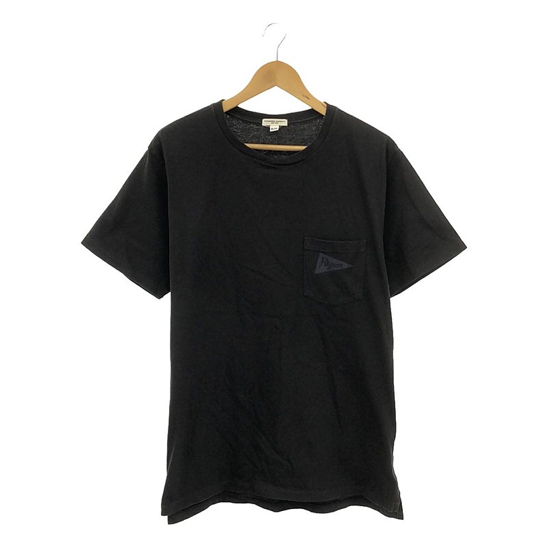 × Pilgrim ピルグリムコラボ ロゴプリント ポケットTシャツ