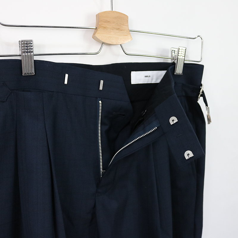 TOGA VIRILIS / トーガ ビリリース SUITING PANTS 脇尾錠ストライプタックパンツ