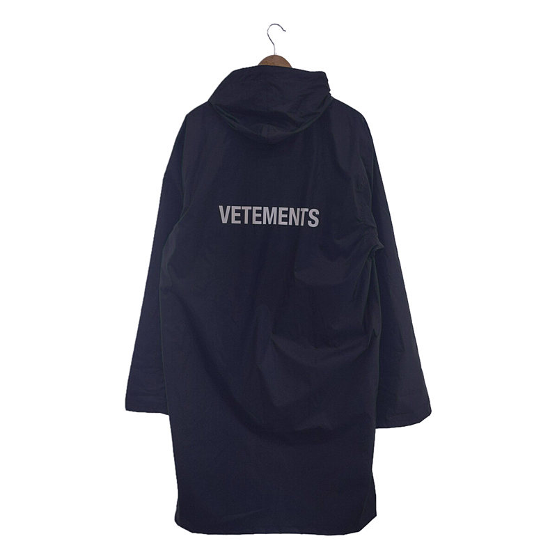 VETEMENTS / ヴェトモン ロゴプリントジップアップオーバーサイズレインコート