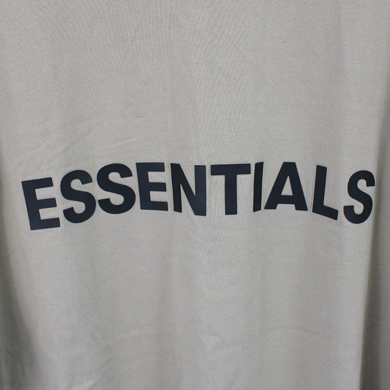 FEAR OF GOD / フィアオブゴッド FOG ESSENTIALS ラバーロゴTシャツ