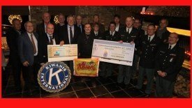 Uitreiking cheque van Competentietreffen 2016 en van Kiwanis Ieper Vlakke Land