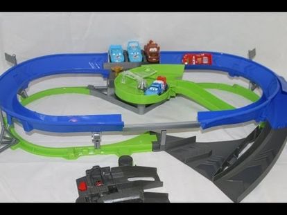 lightning mcqueen race track set