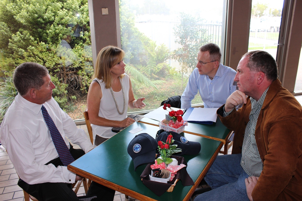Walcha Shire Council General Manager Jack O’Hara, Walcha Council Mayor Cr Janelle Archdale chat with Parliamentary Secretary for Communications the Hon Paul Fletcher, MP and the Member for New England, the Hon Barnaby Joyce MP.