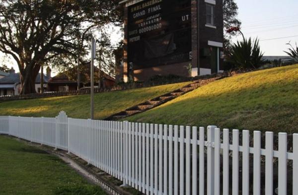 Renewal of a picket fence that conveys a sense of 