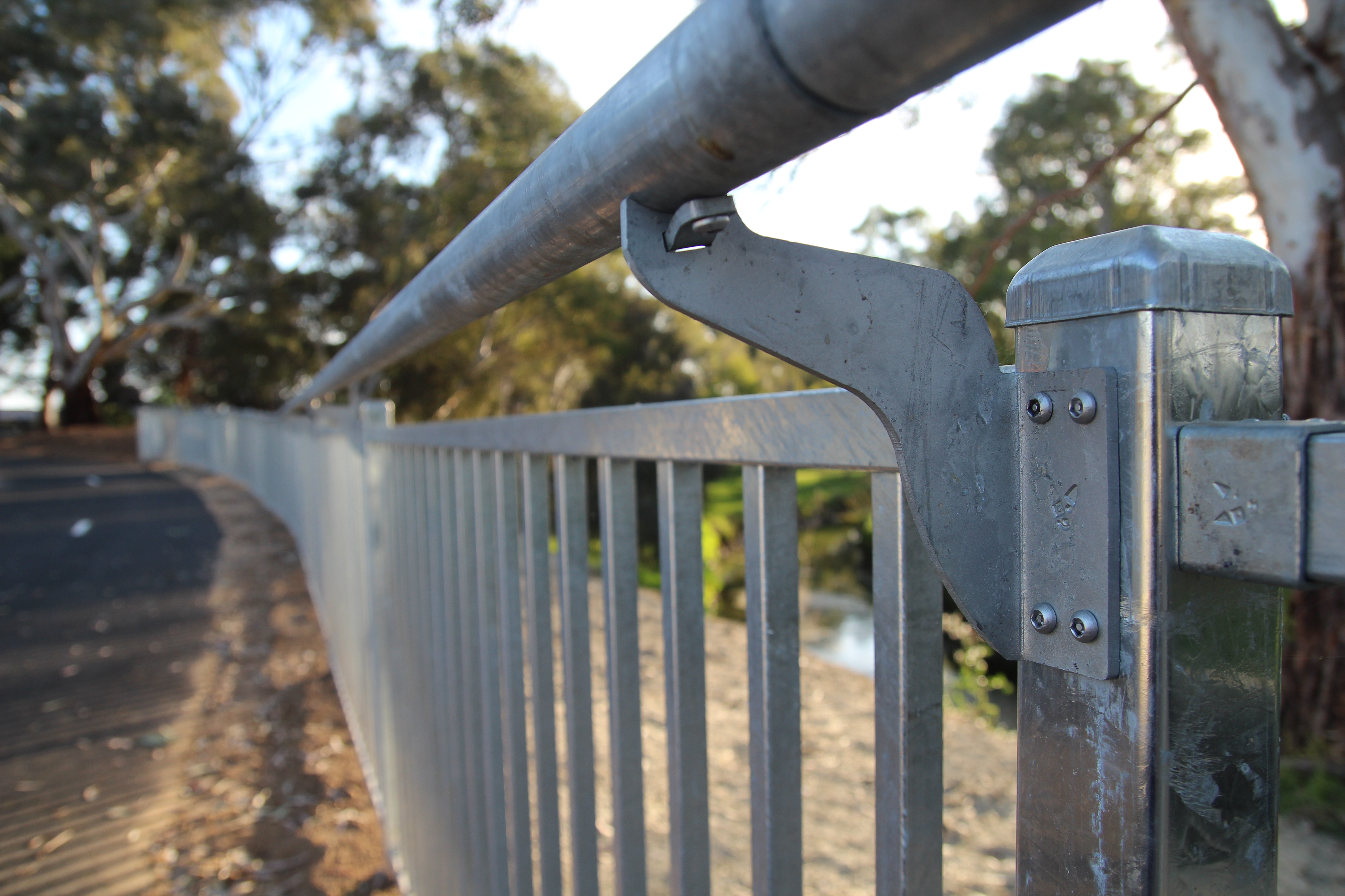 Full barrier with bump rail 