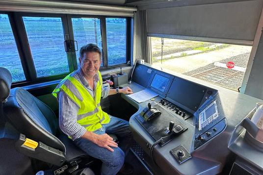 FIRST FREIGHT TRAIN ROLLS INTO TAMWORTH icon