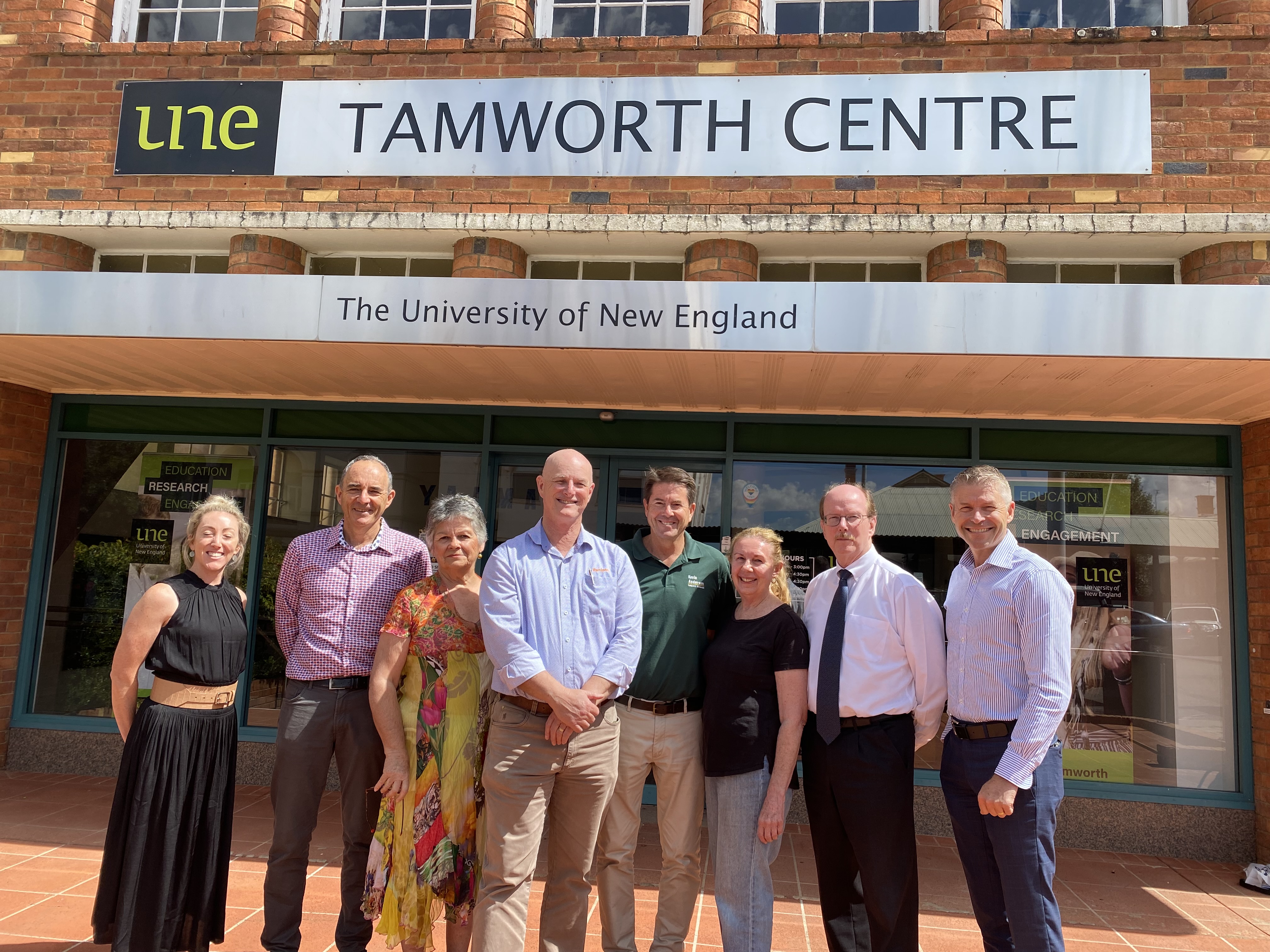 UNIVERSITY FOR TAMWORTH POWERING AHEAD icon