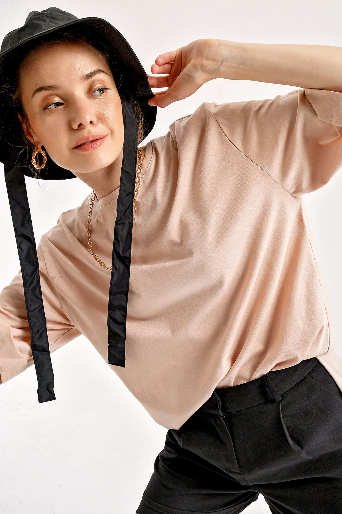Women’s Roll-up Sleeves Slit Shabby Powder Rose T-shirt