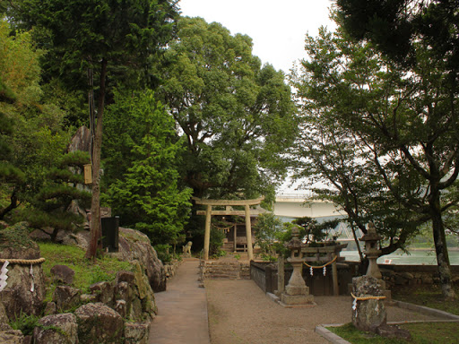 立磐神社