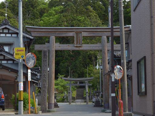 鳥海山大物忌神社