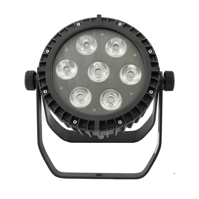 ?פנס מוגן מים תוצרת SOLARIS מדגם TOUGH 70 RGBW פאר לד בעוצמה של 7X10W  ?