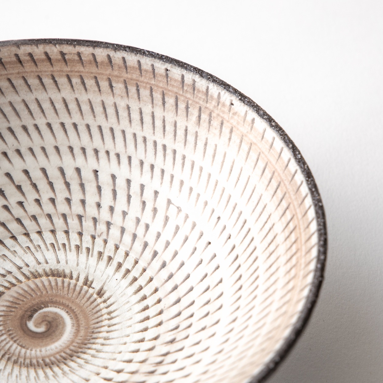 荒土飛び鉋 平鉢 Komerco コメルコ