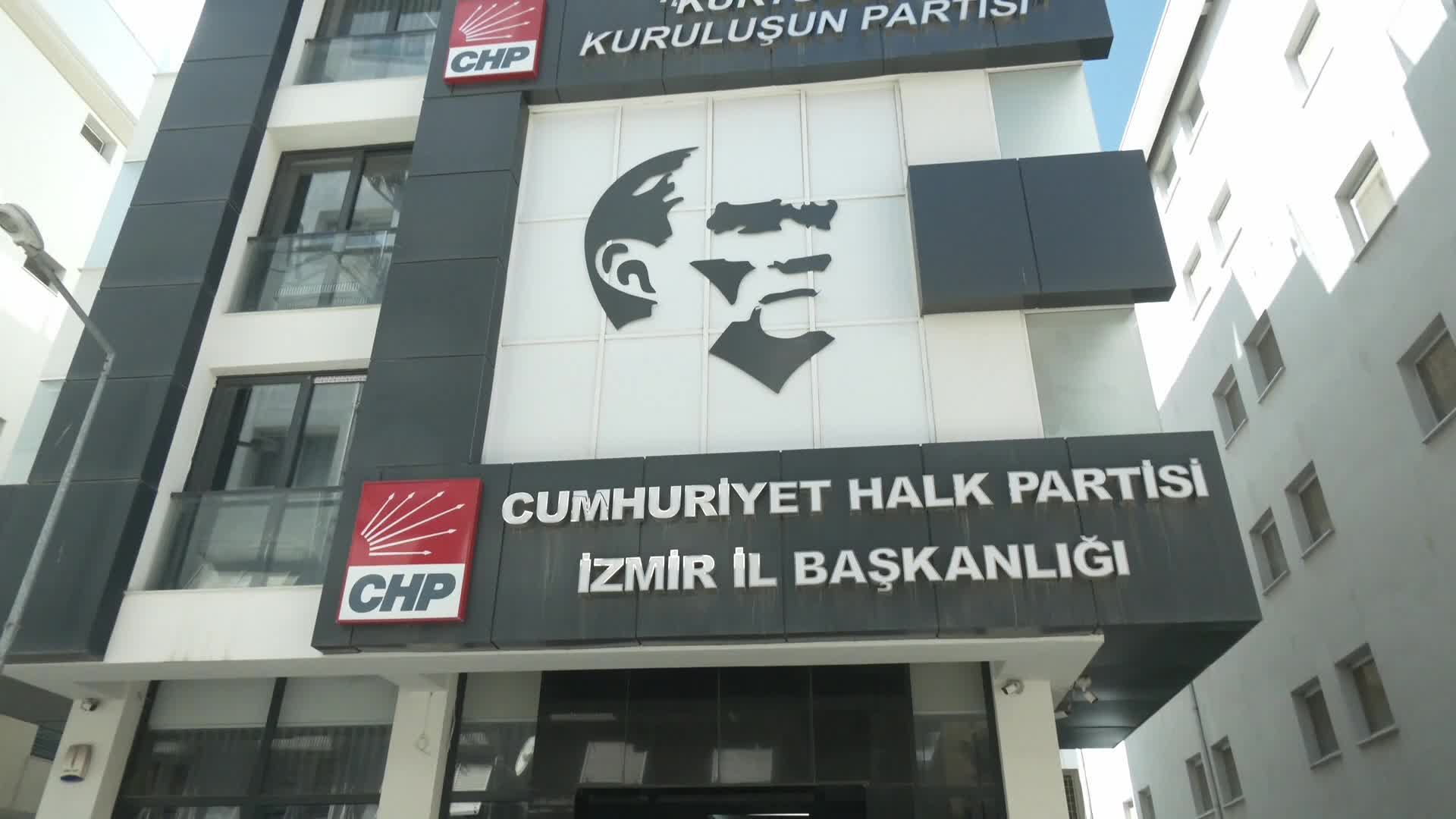 CHP İzmir İl Kadın Kolları'ndan 8 Mart'ta 500 yeni üye kaydı gerçekleştirildi