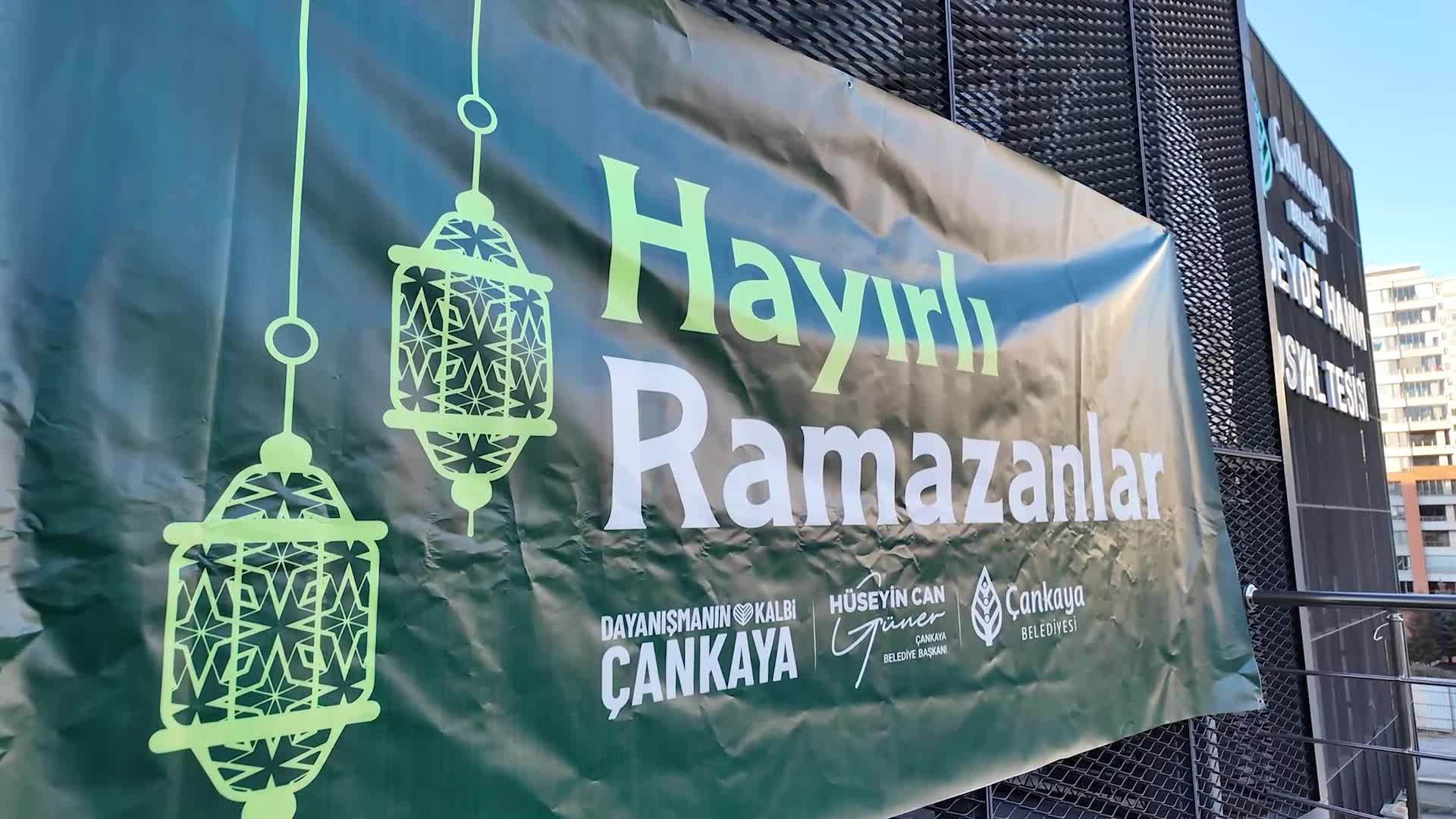 Çankaya Belediye Başkanı Ramazan ayının ilk iftarını vatandaşlarla birlikte çadırda yaptı