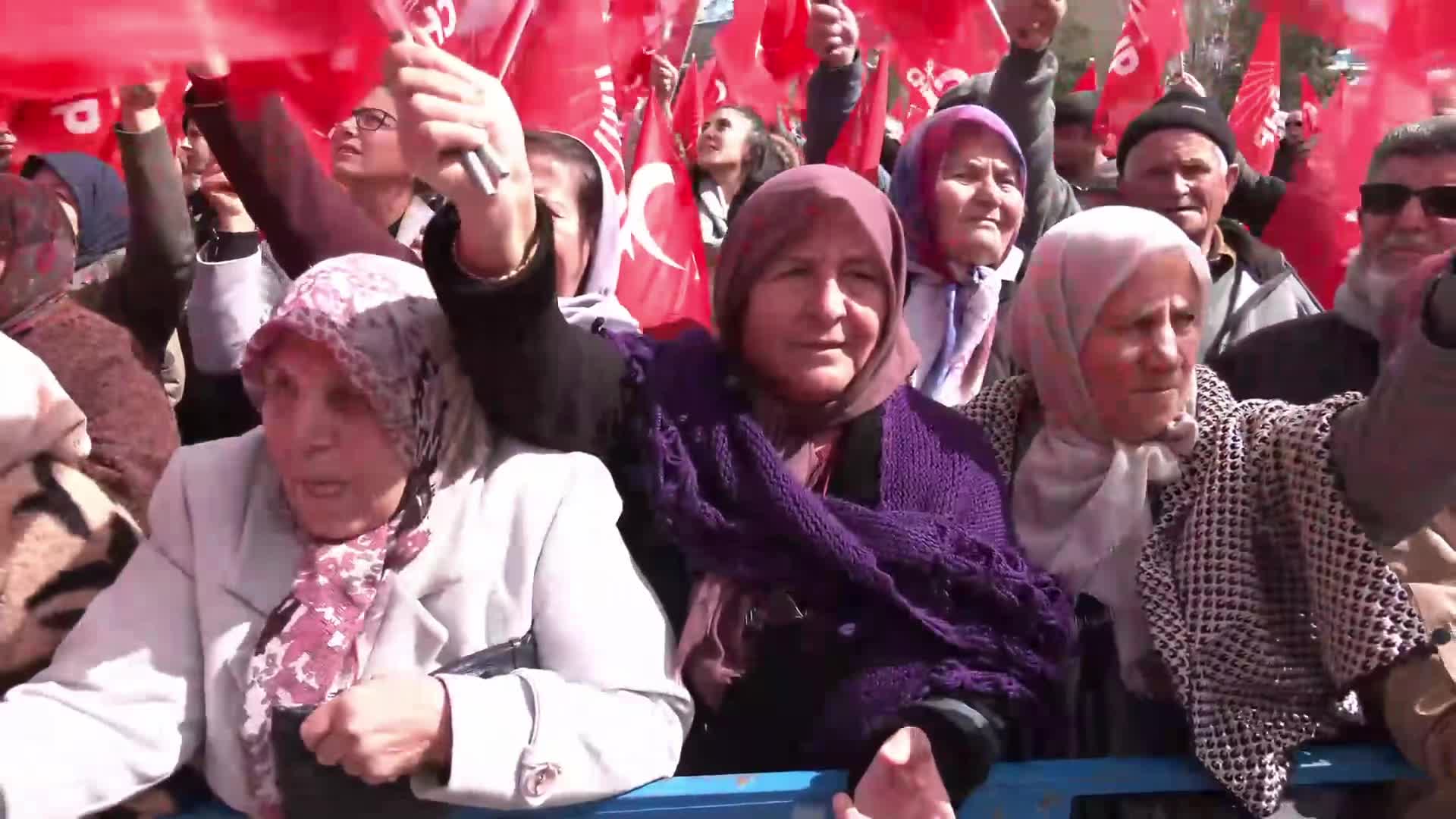 Karaman'da CHP'nin "Millet İradesine Sahip Çıkıyor" mitingi gerçekleşti; emekliler ve çiftçiler yoğun ilgi gösterdi