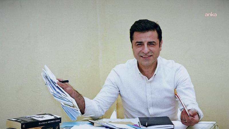 Selahattin Demirtaş kardeşliğin hukukunun önce yüreklerde kurulması gerektiğini vurguladı