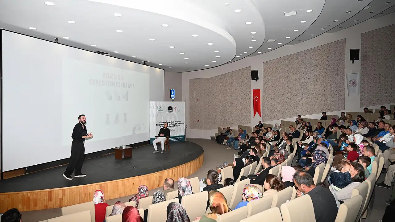 Seydişehir'de Aile ve Çocuklara Yönelik Eğitim ve Konferanslar Devam Ediyor